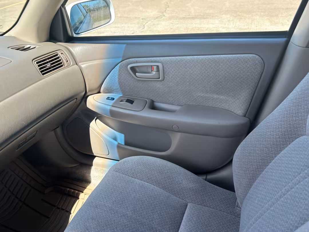 2000 Toyota Camry - JT2BN22K7Y0001073 - Image #9