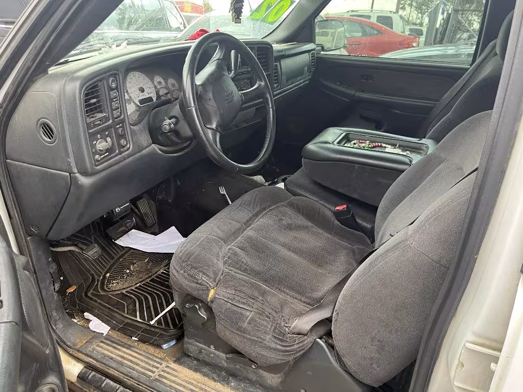 2002 Chevrolet Silverado 1500 - 1GCGK13U92F235168 - Image #3