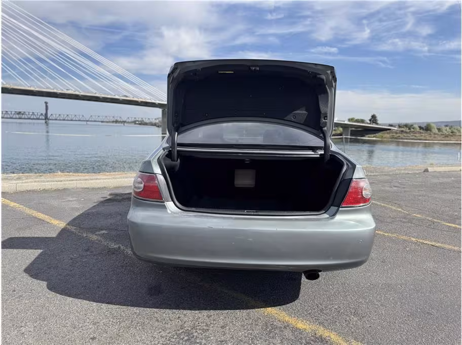2002 Lexus ES 300 - JTHBF30G420071418 - Image #2