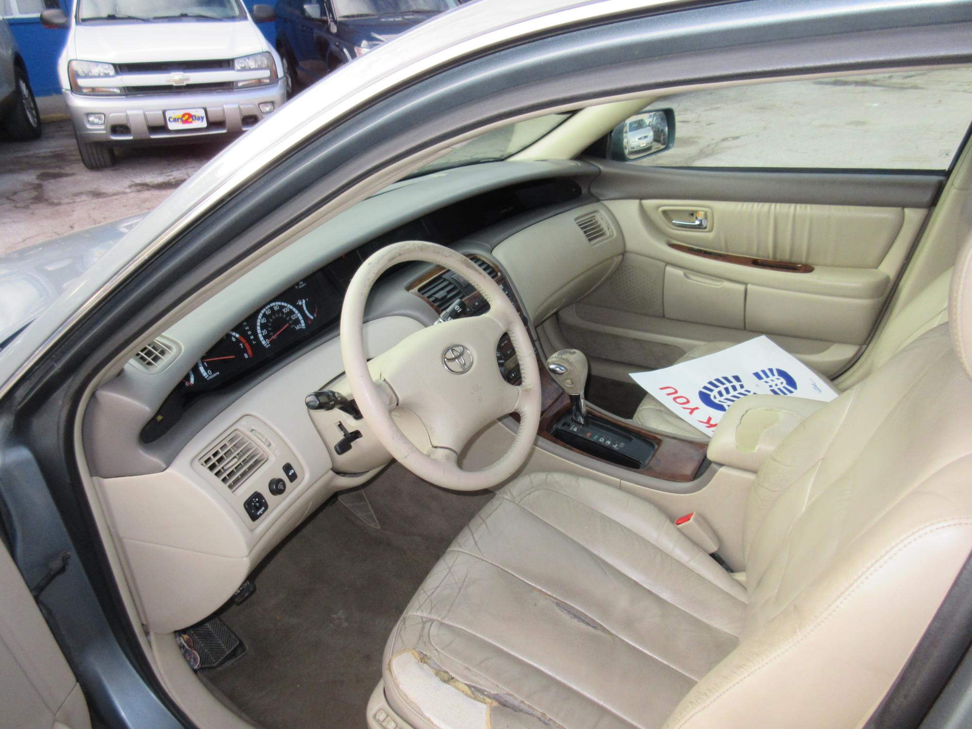 2002 Toyota Avalon - 4T1BF28B02U196781 - Image #2