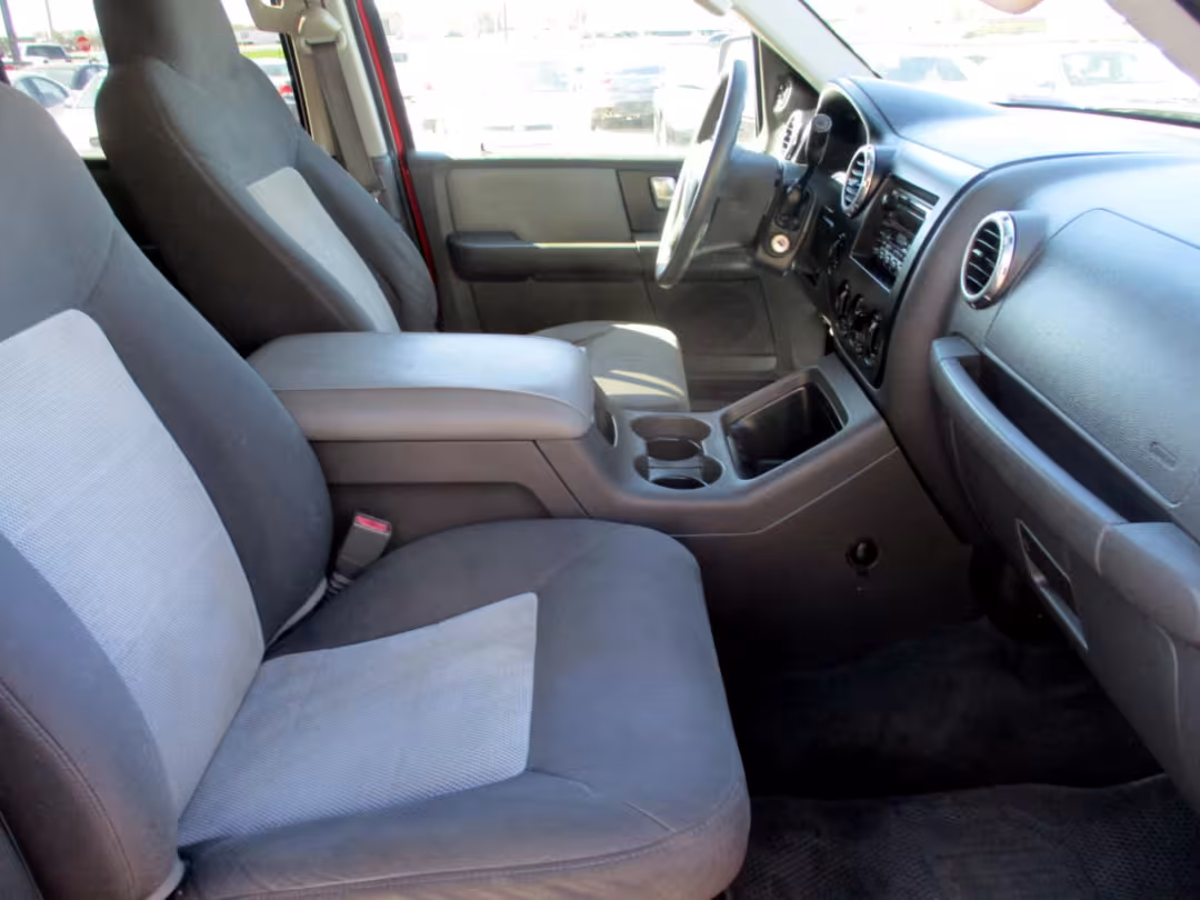 2003 Ford Expedition - 1FMPU16L53LB05609 - Image #4