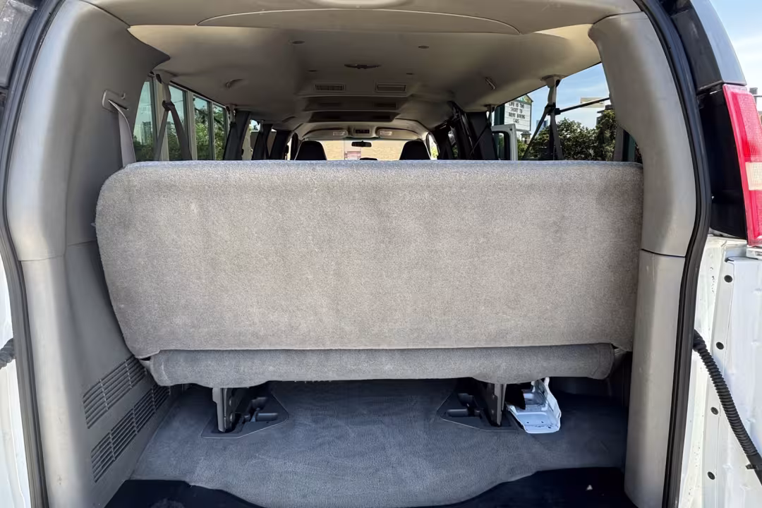 2004 Chevrolet Express - 1GAHG39UX41172566 - Image #15
