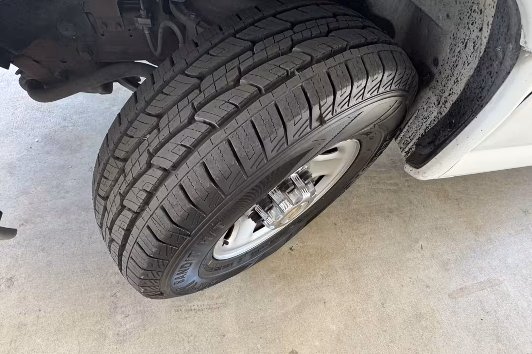2004 Chevrolet Express - 1GAHG39UX41172566 - Image #6