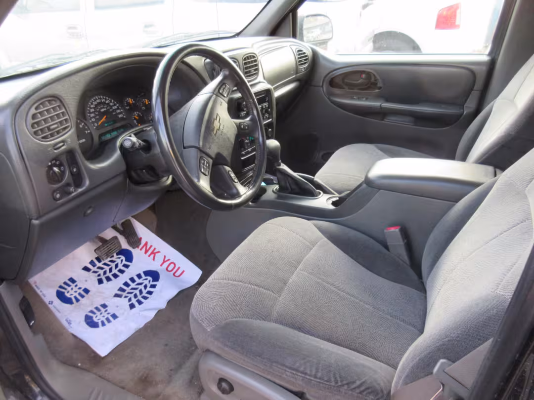 2004 Chevrolet TrailBlazer - 1GNDT13S342177770 - Image #1