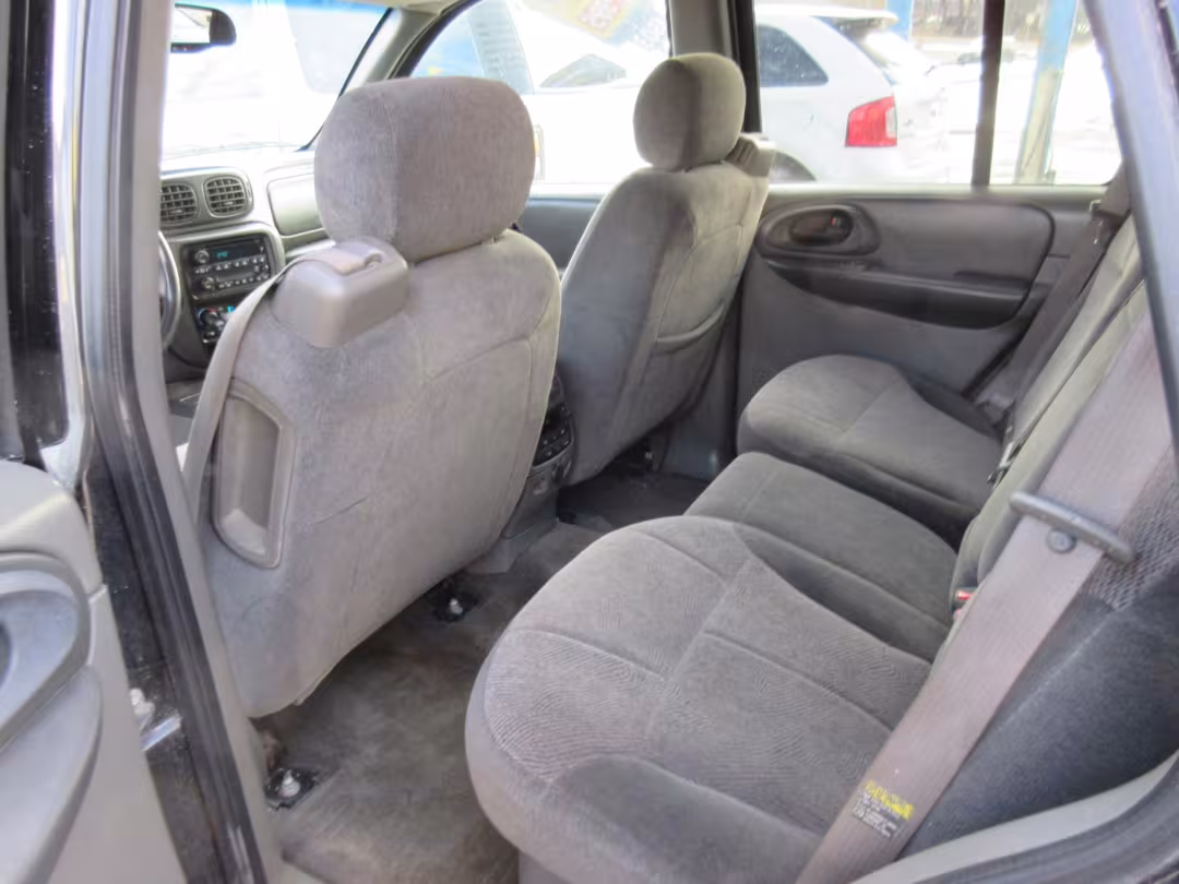 2004 Chevrolet TrailBlazer - 1GNDT13S342177770 - Image #2