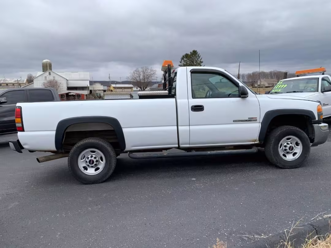 2005 GMC Sierra 2500HD - 1GTHC24265E240391 - Image #11