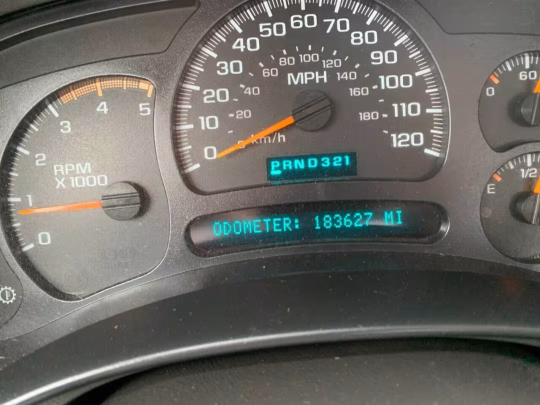 2005 GMC Sierra 2500HD - 1GTHC24265E240391 - Image #2