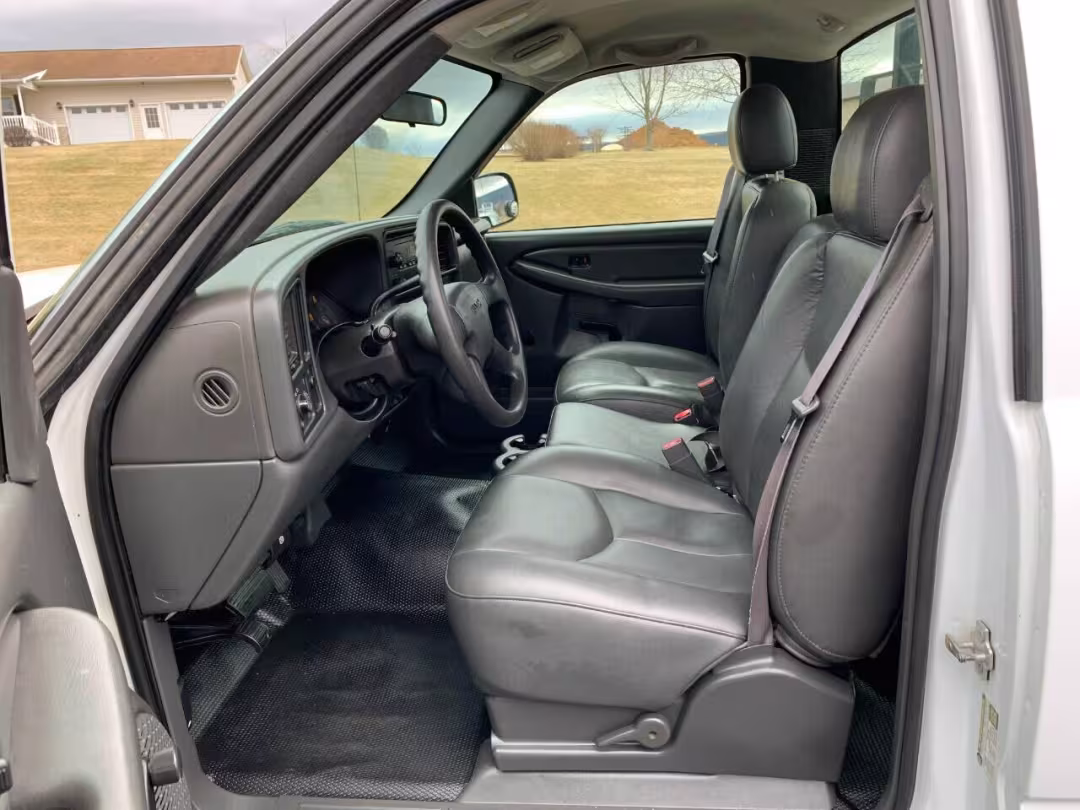 2005 GMC Sierra 2500HD - 1GTHC24265E240391 - Image #4