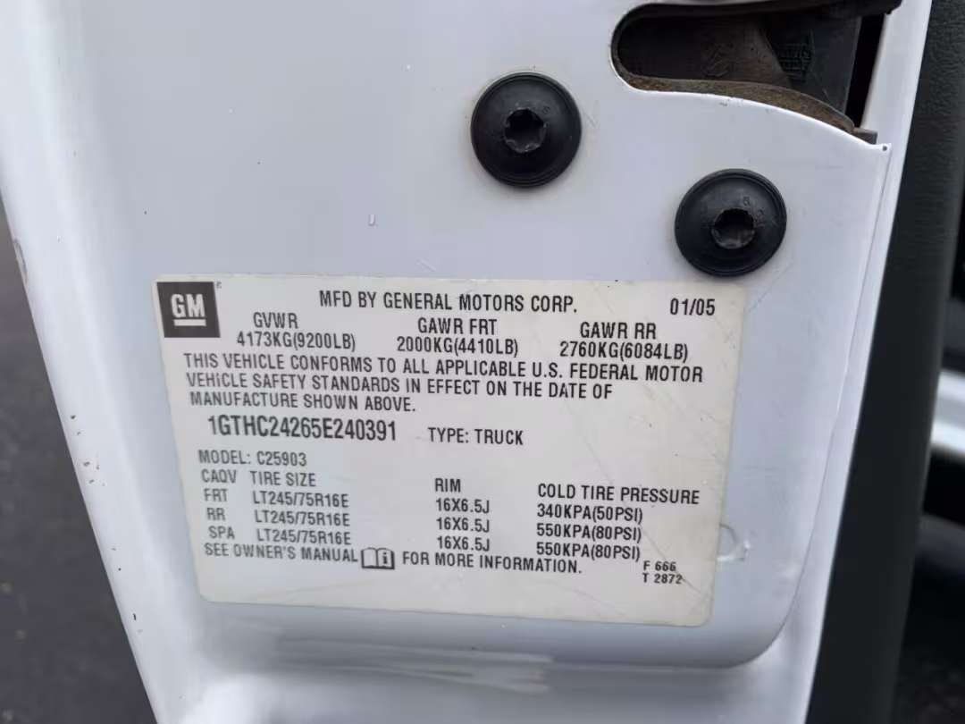 2005 GMC Sierra 2500HD - 1GTHC24265E240391 - Image #5