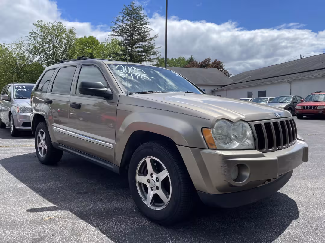 2005 Jeep Grand Cherokee - 1J4GR48K15C645872 - Image #2