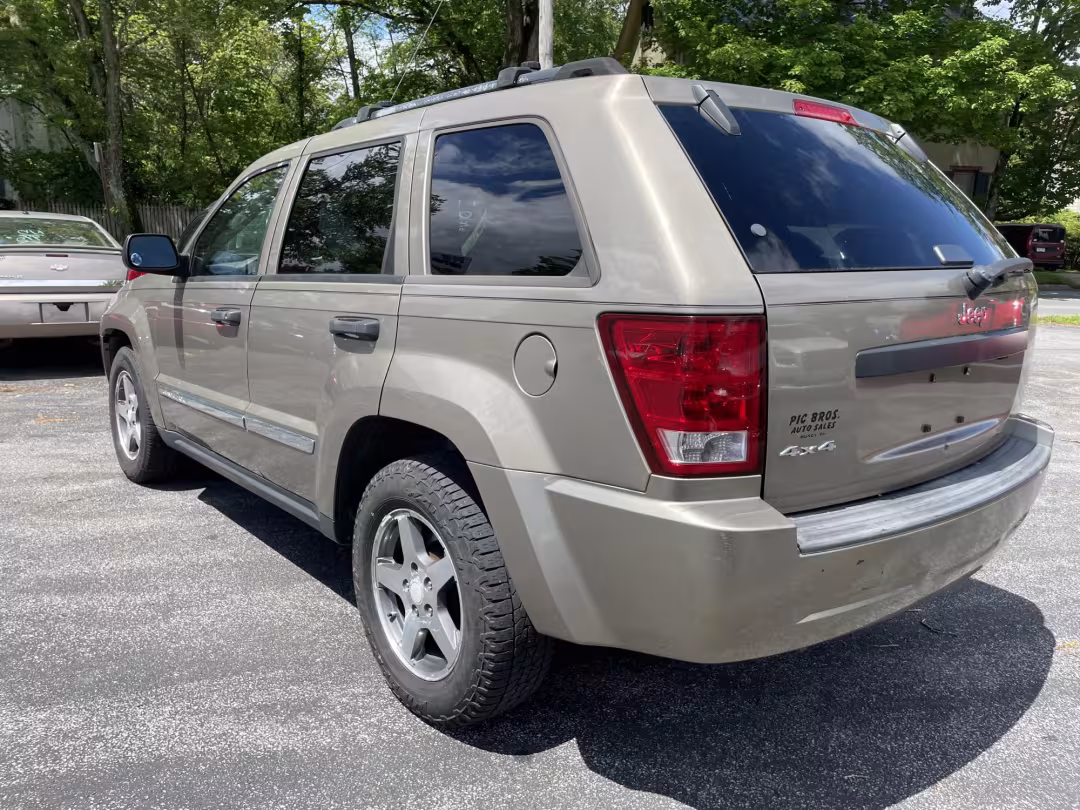 2005 Jeep Grand Cherokee - 1J4GR48K15C645872 - Image #3