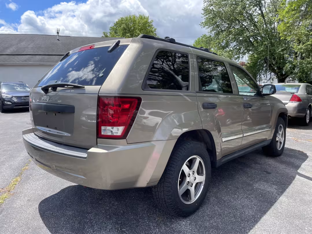 2005 Jeep Grand Cherokee - 1J4GR48K15C645872 - Image #4
