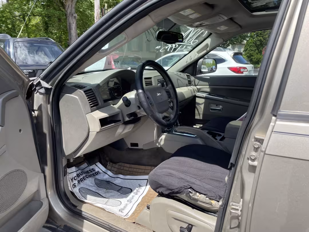 2005 Jeep Grand Cherokee - 1J4GR48K15C645872 - Image #5