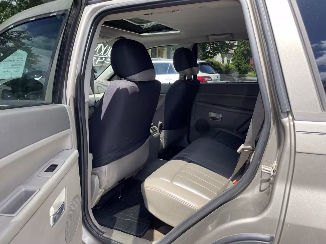 2005 Jeep Grand Cherokee - 1J4GR48K15C645872 - Image #6