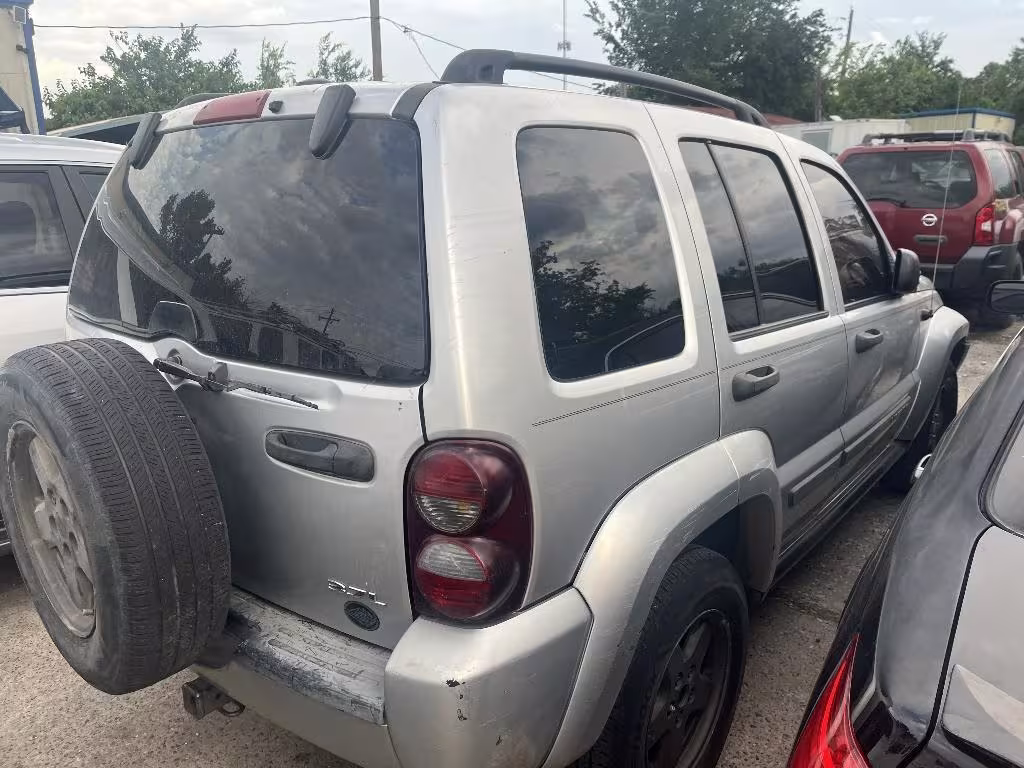 2005 Jeep Liberty - 1J4GK38K85W642982 - Image #1