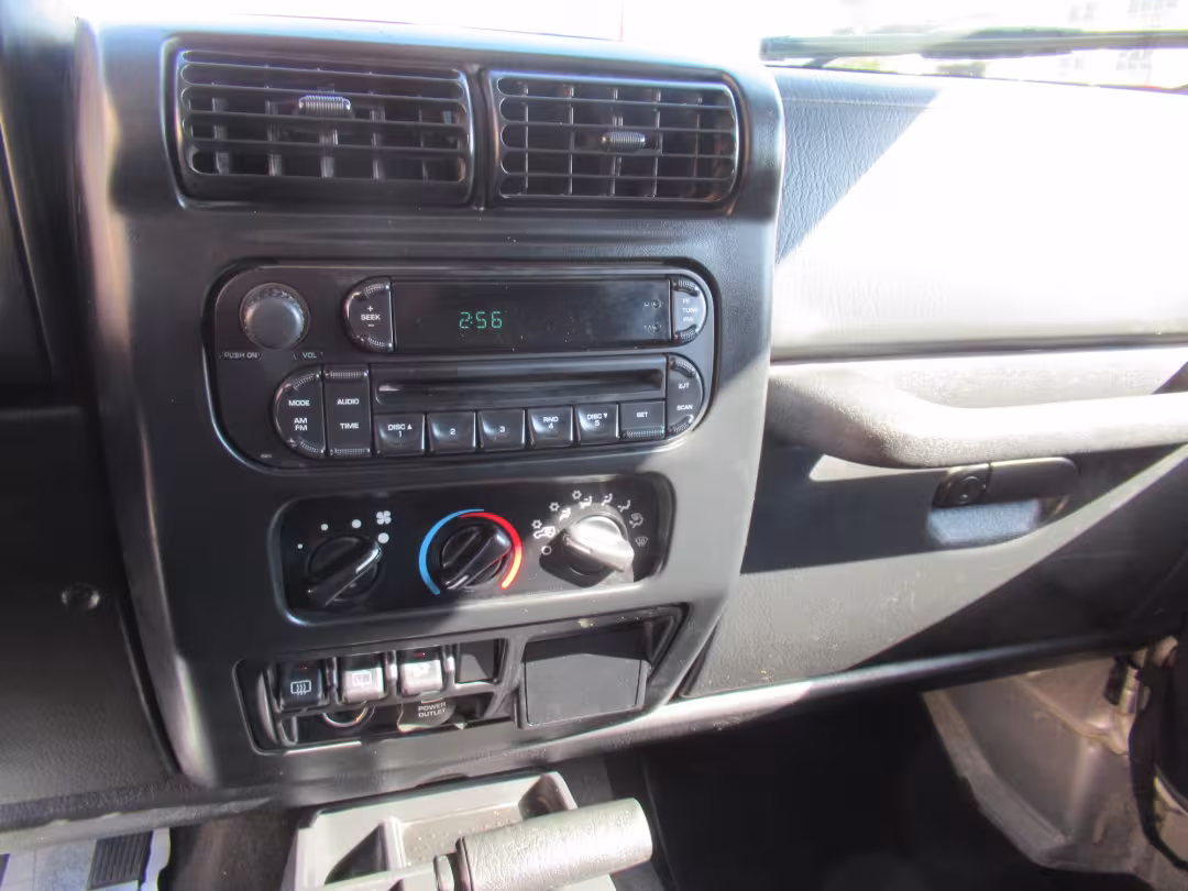2005 Jeep Wrangler - 1J4FA44S65P359534 - Image #14