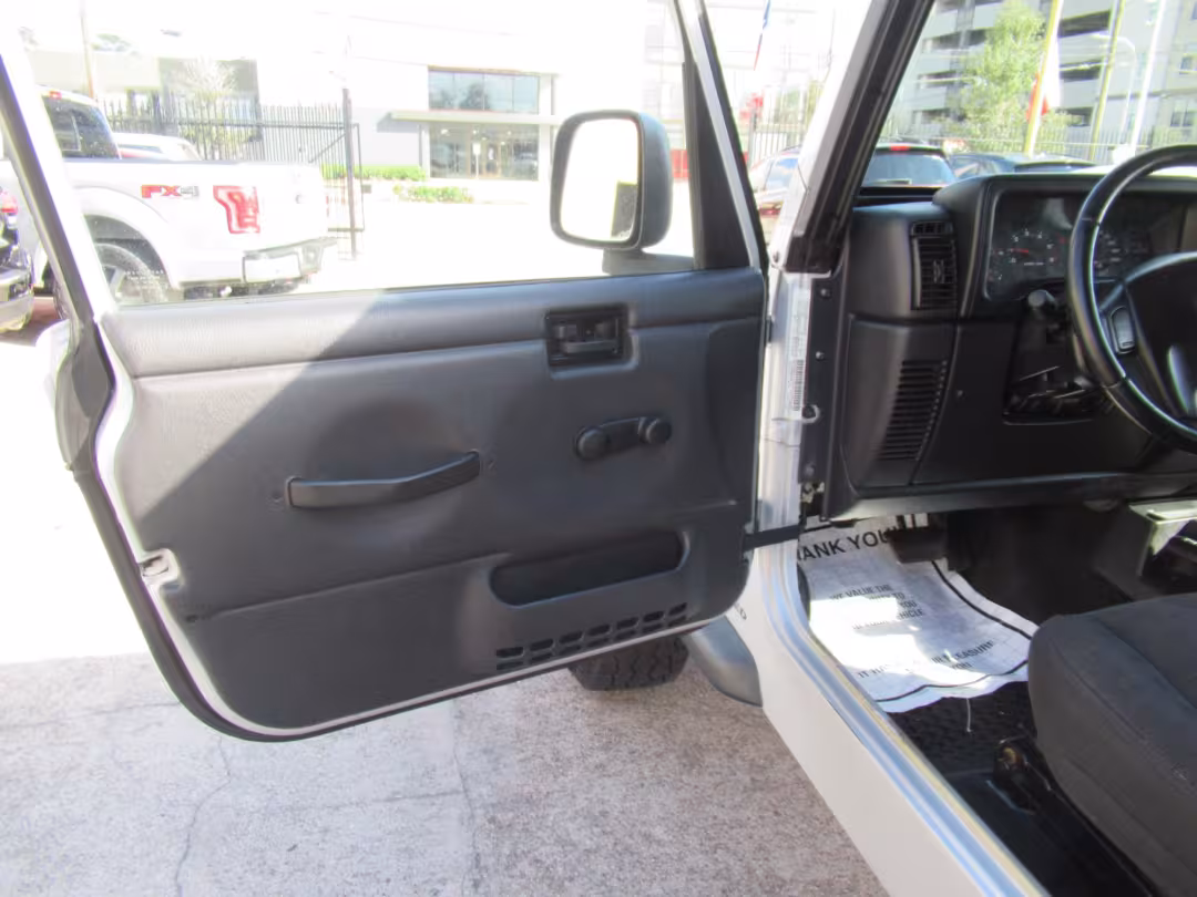 2005 Jeep Wrangler - 1J4FA44S65P359534 - Image #16