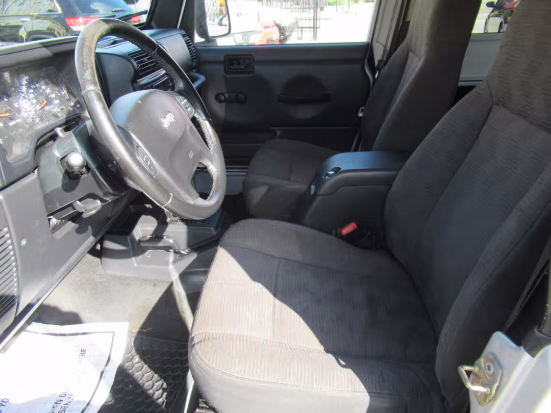 2005 Jeep Wrangler - 1J4FA44S65P359534 - Image #2