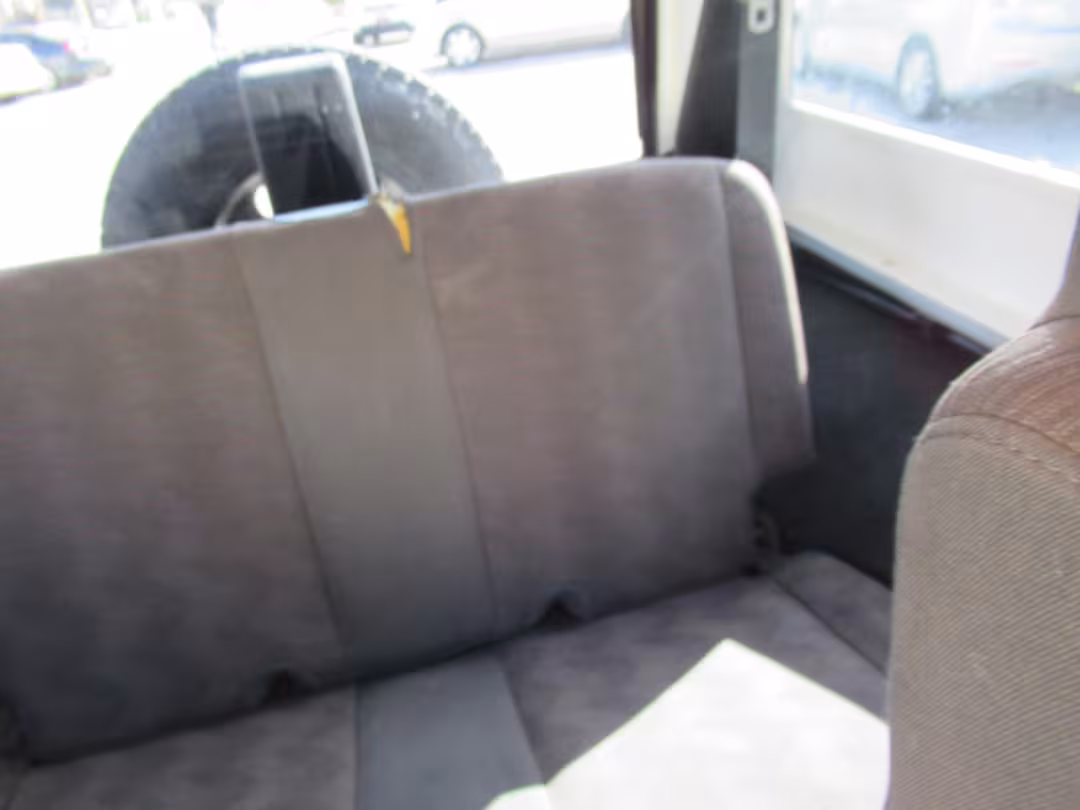 2005 Jeep Wrangler - 1J4FA44S65P359534 - Image #4