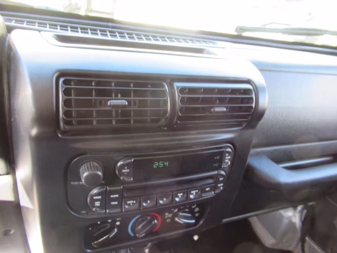 2005 Jeep Wrangler - 1J4FA44S65P359534 - Image #5