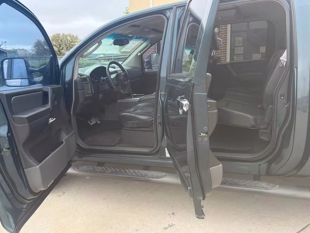 2005 Nissan Titan - 1N6AA07AX5N511173 - Image #8