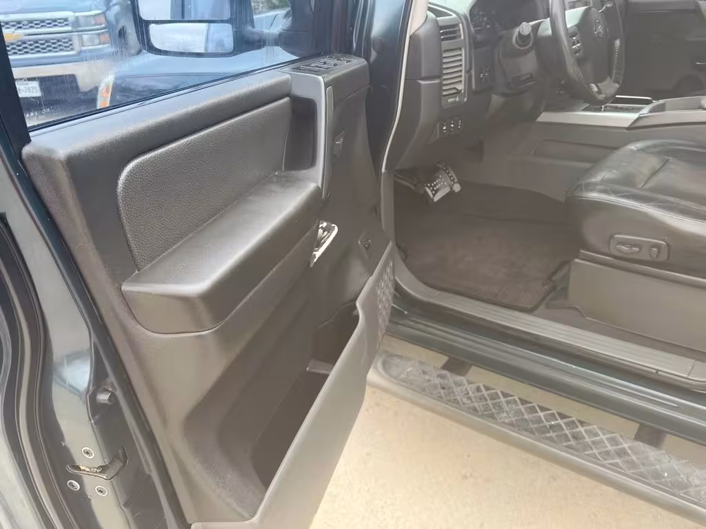 2005 Nissan Titan - 1N6AA07AX5N511173 - Image #9