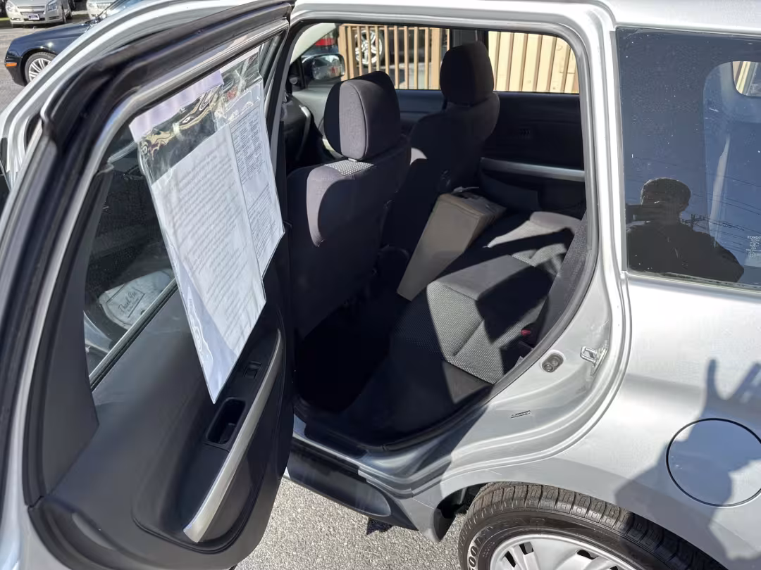 2005 Scion xA - JTKKT604050100184 - Image #9