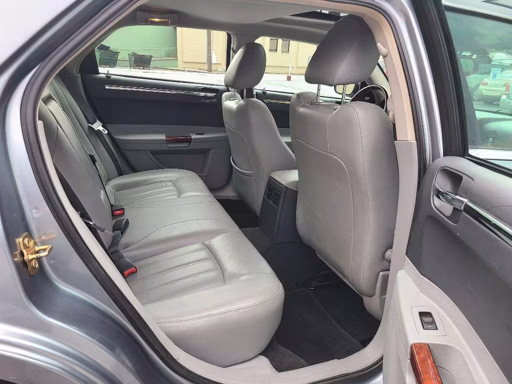 2006 Chrysler 300 - 2C3LK63H26H443237 - Image #10