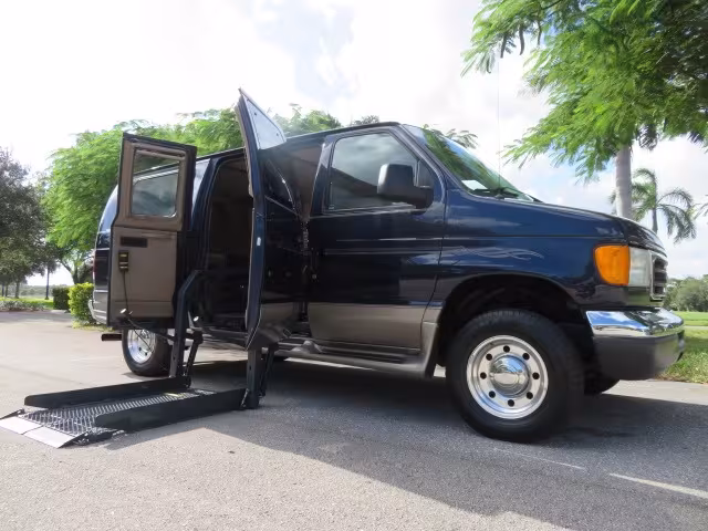 2006 Ford E-Series Van - 1FDNE24L06DB18635 - Image #1