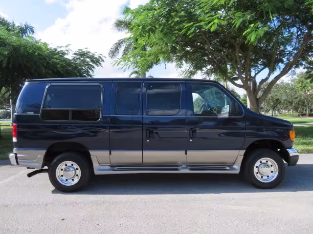 2006 Ford E-Series Van - 1FDNE24L06DB18635 - Image #3