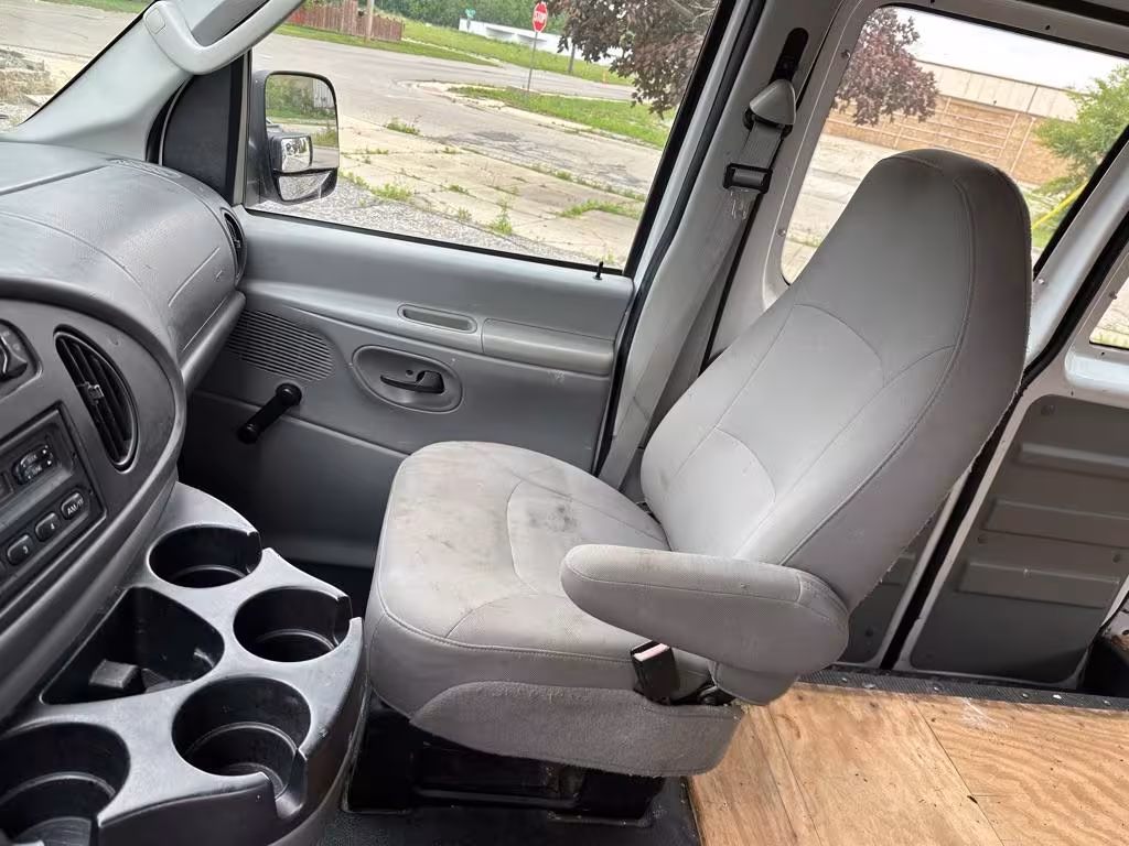 2006 Ford E-Series Van - 1FTRE14W86DA54547 - Image #13