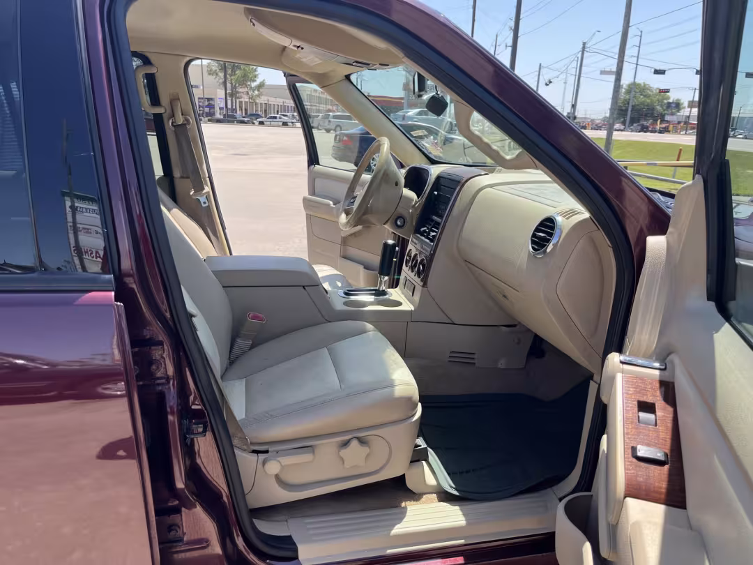 2006 Ford Explorer - 1FMEU64E36UA72357 - Image #11