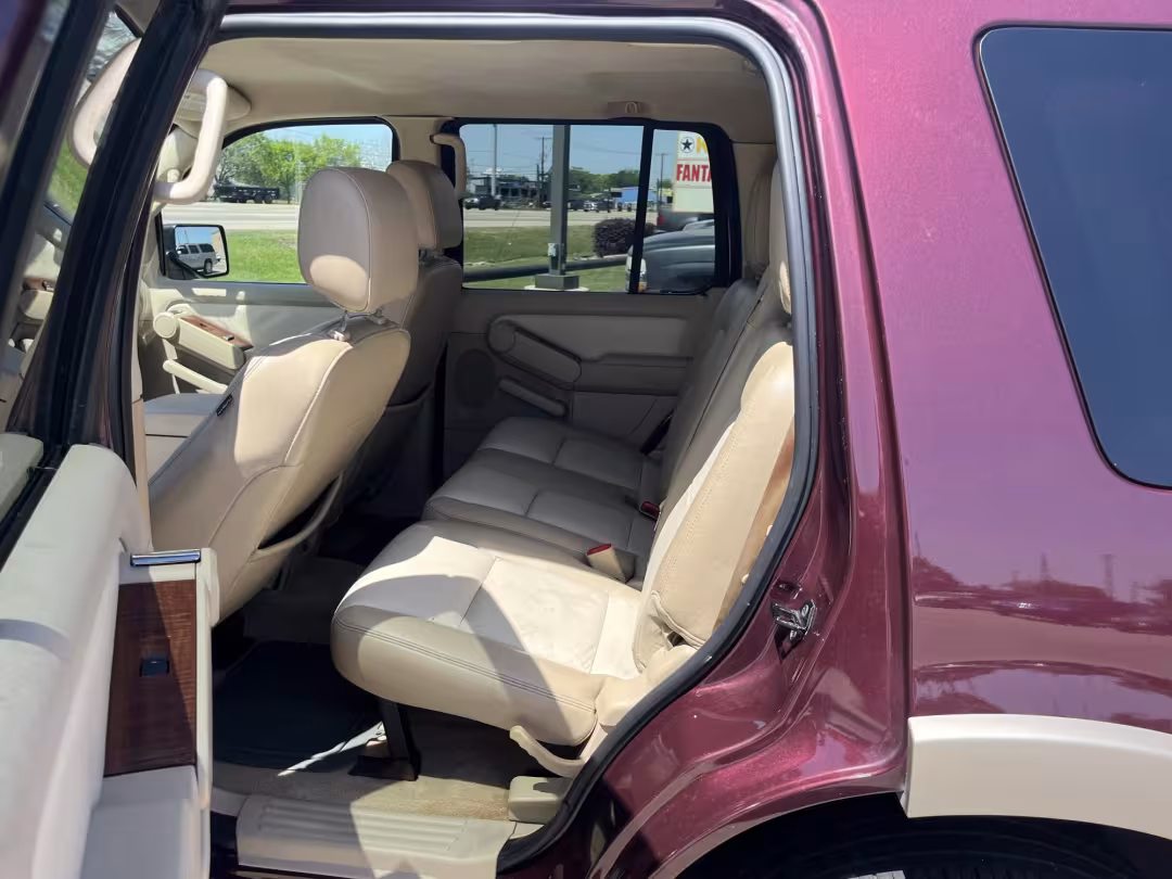 2006 Ford Explorer - 1FMEU64E36UA72357 - Image #9