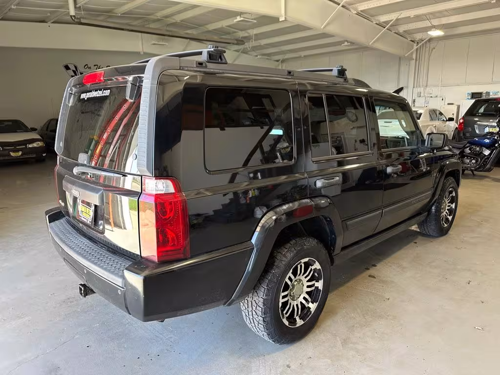 2006 Jeep Commander - 1J8HG48K16C162070 - Image #2