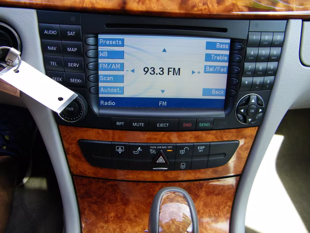 2006 Mercedes-Benz E-Class - WDBUF56J66A830870 - Image #24