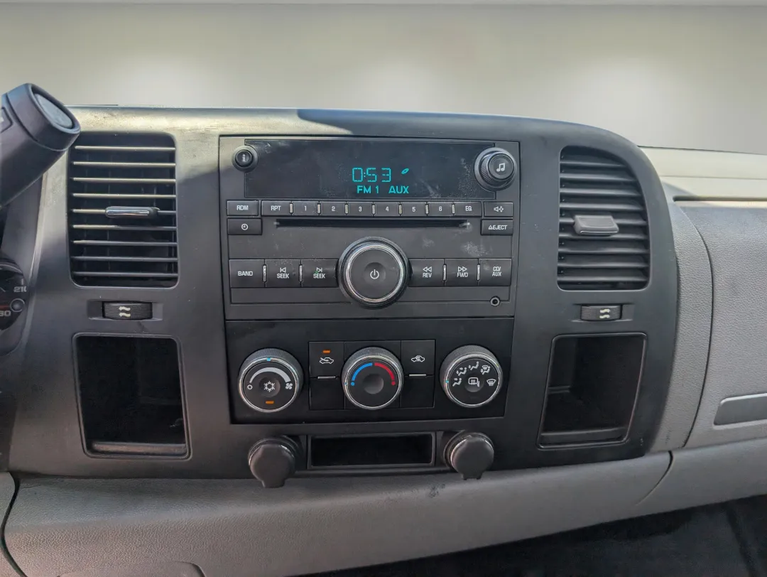 2007 Chevrolet Silverado 1500 - 1GCEC14X67Z620397 - Image #14