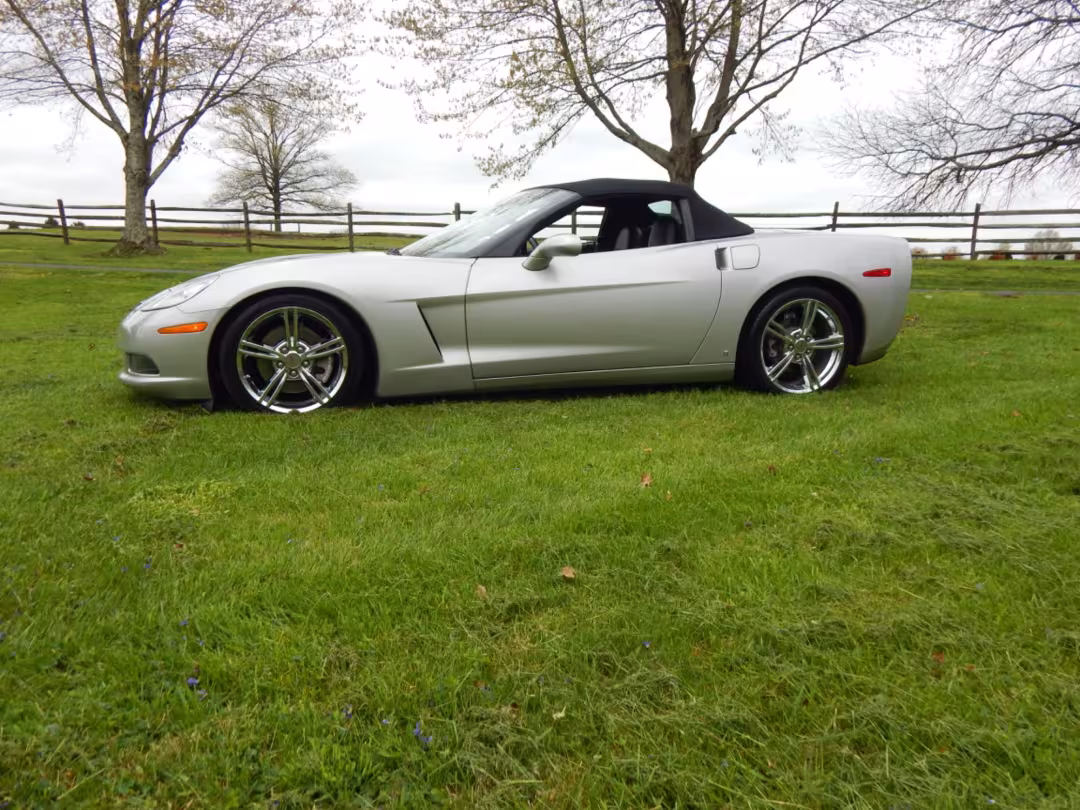 2008 Chevrolet Corvette - 1G1YY36W685112785 - Image #3