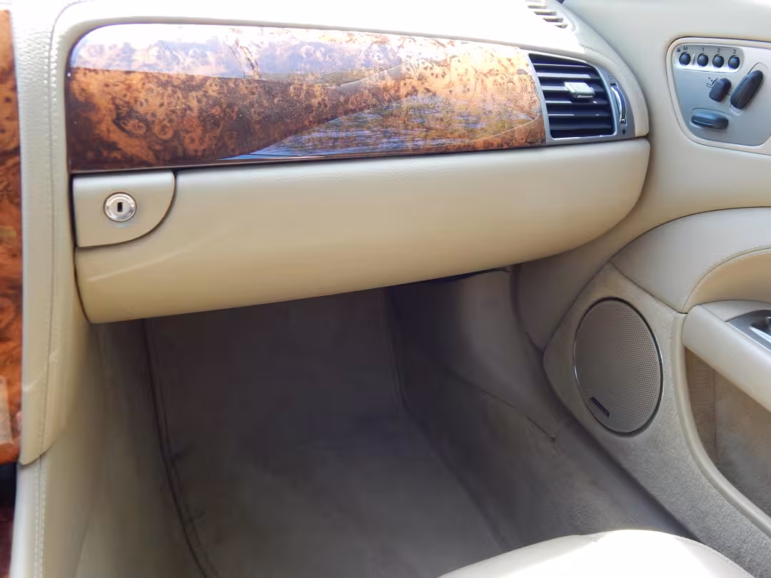 2008 Jaguar XK-Series - SAJWA43B285B20963 - Image #30