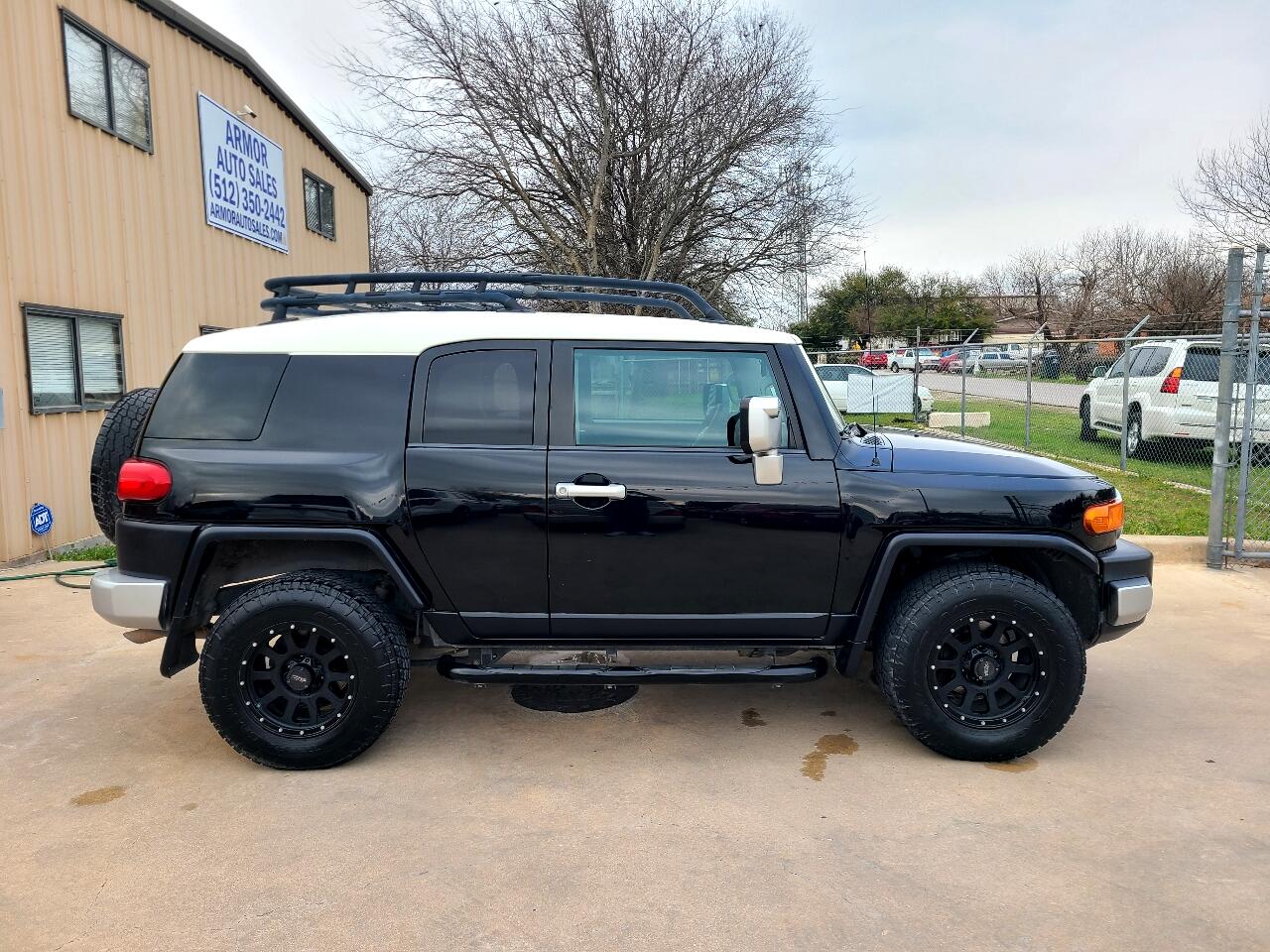 2008 Toyota FJ Cruiser - JTEBU11F38K055351 - Image #2