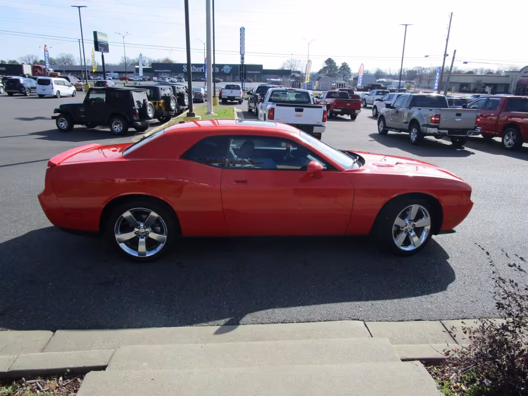 2009 Dodge Challenger - 2B3LJ54T19H572135 - Image #2