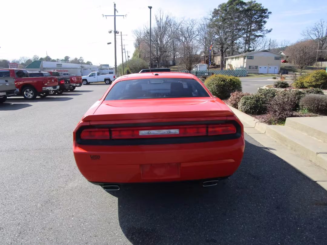 2009 Dodge Challenger - 2B3LJ54T19H572135 - Image #3