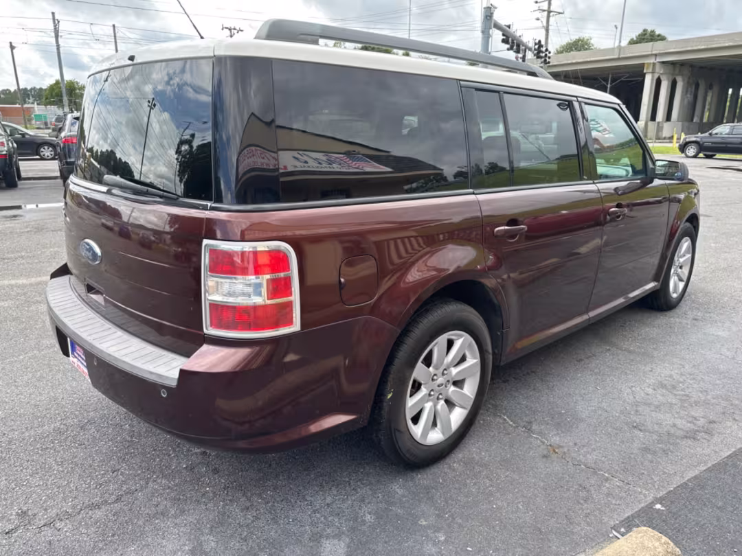 2009 Ford Flex - 2FMDK51C79BA36521 - Image #2