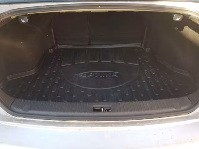 2009 Kia Optima - KNAGE228395308162 - Image #12