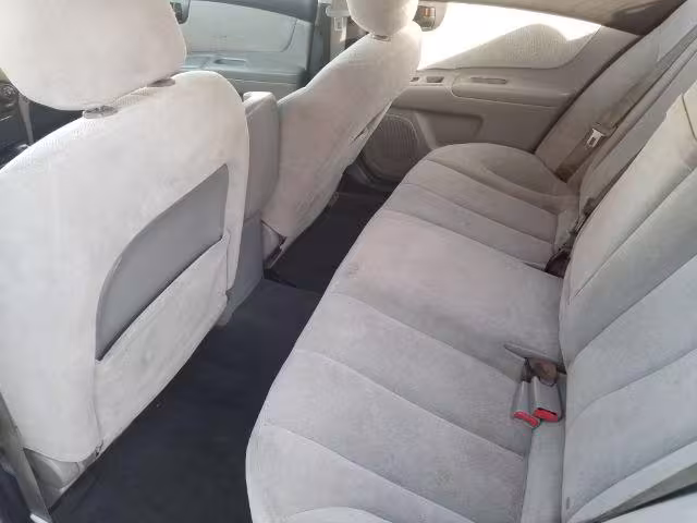2009 Kia Optima - KNAGE228395308162 - Image #8