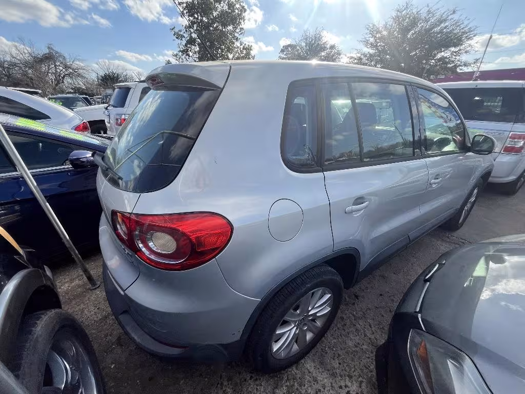 2009 Volkswagen Tiguan - WVGAV75N19W508731 - Image #2