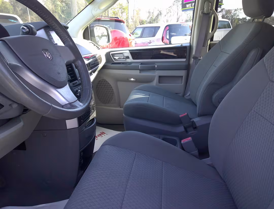 2010 Dodge Grand Caravan - 2D4RN5D19AR145086 - Image #1