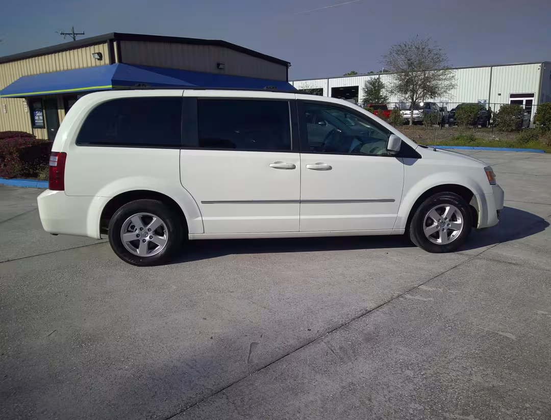 2010 Dodge Grand Caravan - 2D4RN5D19AR145086 - Image #2