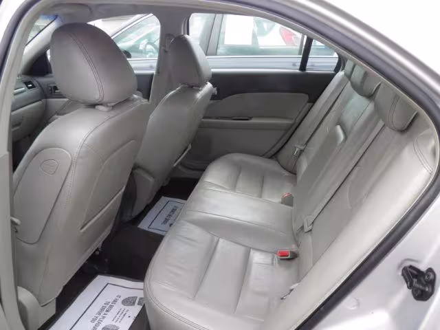 2010 Ford Fusion - 3FAHP0JA2AR163102 - Image #3