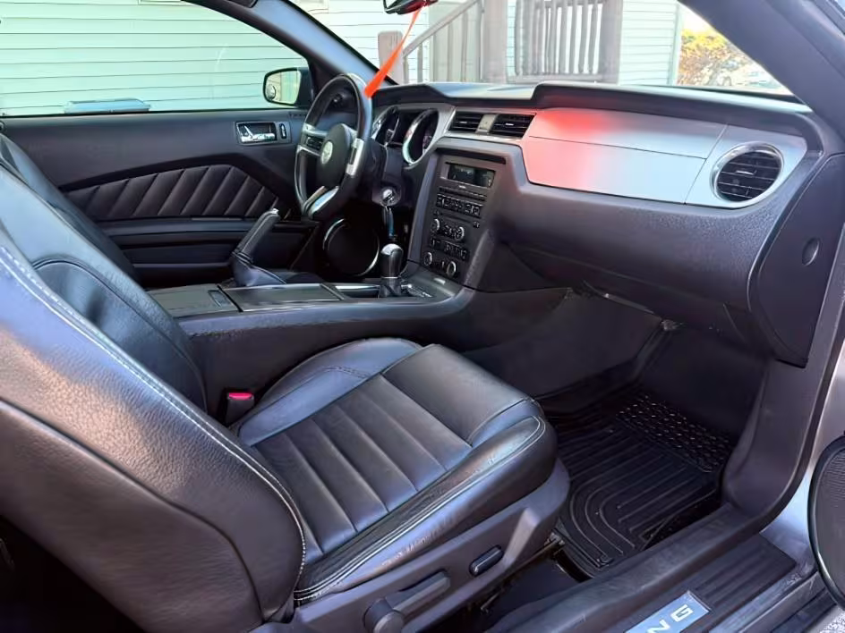 2010 Ford Mustang - 1ZVBP8CH1A5103613 - Image #13