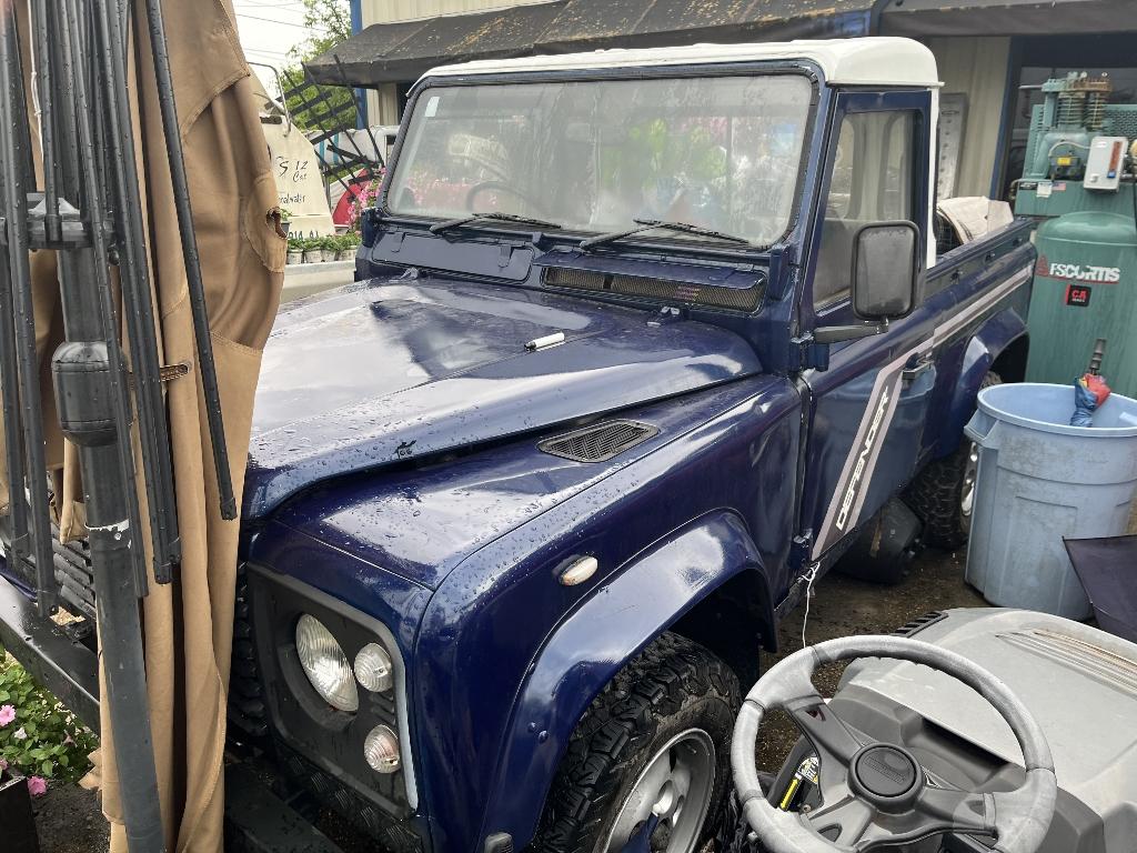 2010 Land Rover DEFENDER - SALLDVAD7AA277941 - Image #2